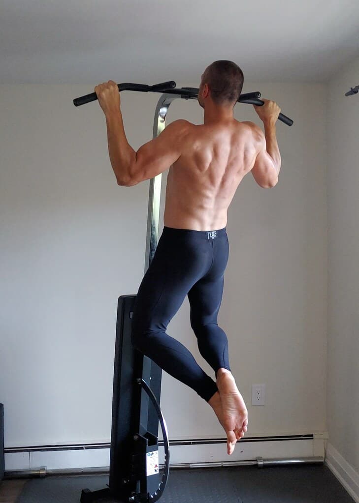 Pull-up and home-gym training setup for comparing equipment fit
